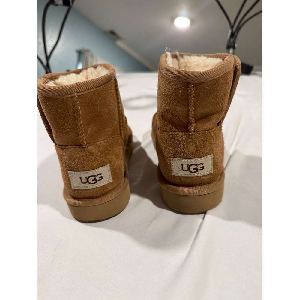 UGG Kids Classic Mini Chestnut Suede Sheepskin Boots Side Button Brown Size 1 - Picture 2 of 4